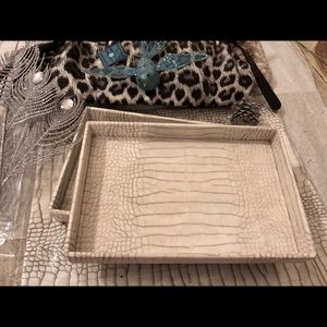 Faux alligator print vinyl jewelry holding box (2)